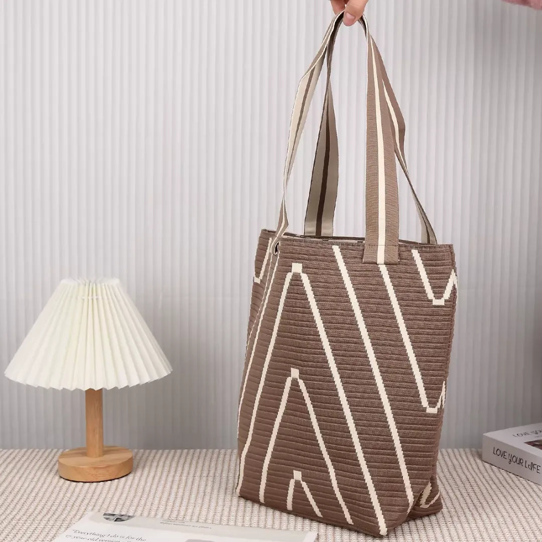 BOLSO TEJIDO A MANO: el toque chic que combina con todo